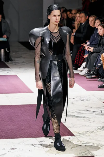 Look 25